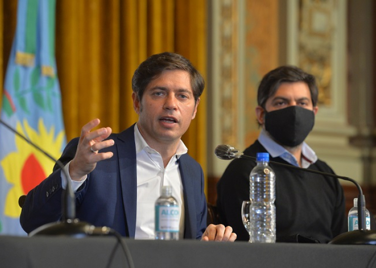 Junto al jefe de Gabinete, Carlos Bianco, el secretario General, Federico Thea, y el ministro de Salud, Daniel Gollán.