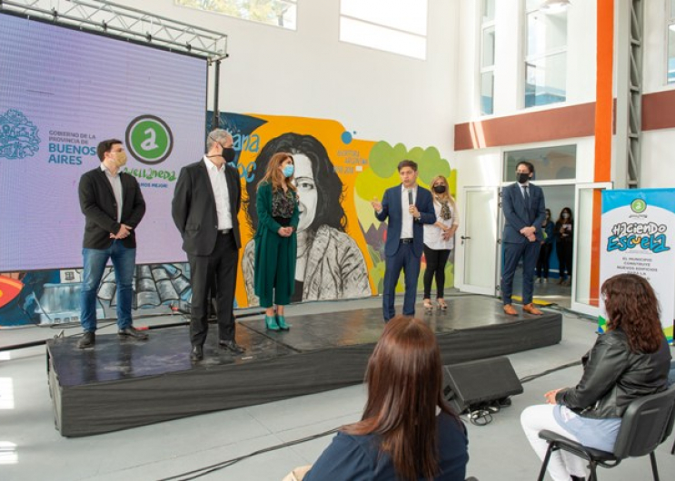 Axel Kicillof en la inauguración de edificio escolar