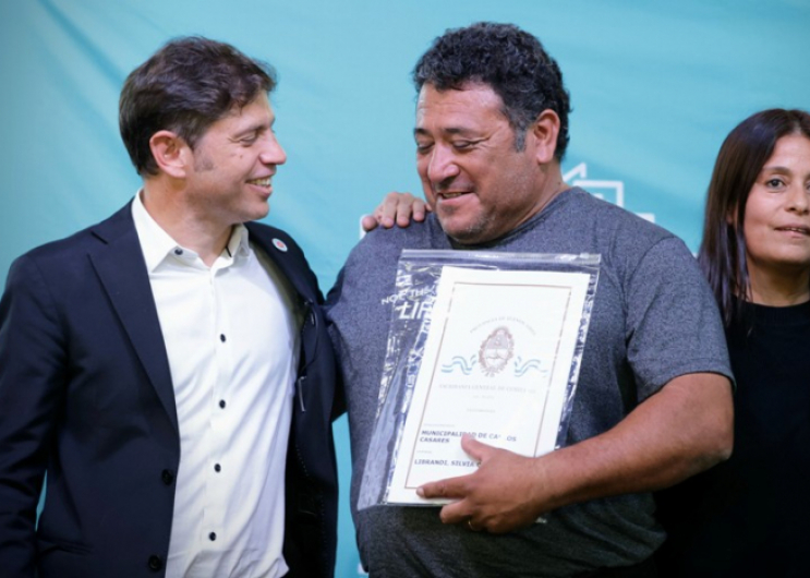 La Provincia entregó 377 títulos de propiedad gratuitos en Carlos Casares