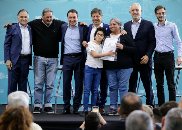 Cerca de 110 mil familias bonaerenses ya recibieron su escritura gratuita.