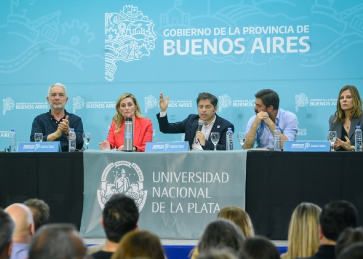 Kicillof: "Apostamos a reconstruir y transformar la Provincia de abajo hacia arriba, a través de su integración e identidad"