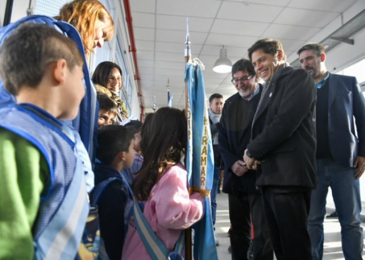 Kicillof inauguró un nuevo edificio educativo en Miramar