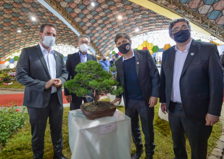 Kicillof visitó la 58° Fiesta Nacional de la Flor