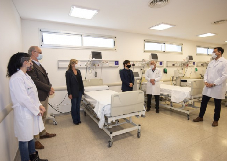 Kicillof visitó el hospital Cuenca Alta de Cañuelas y participó del Comité de Emergencia local