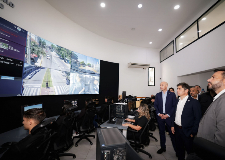 Las autoridades recorrieron el Centro de Monitoreo del municipio.