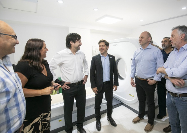 Kicillof visitó el nuevo Centro de Diagnóstico por Imágenes y puso en funcionamiento una ambulancia de alta complejidad Axel Kicillof