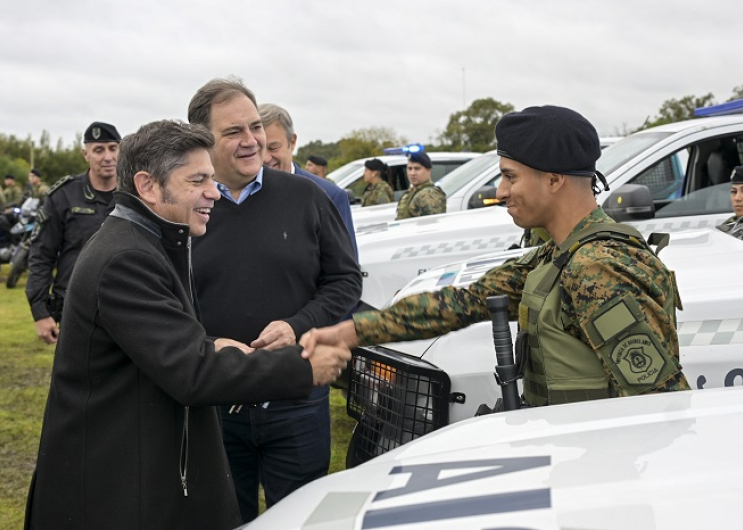 Kicillof inauguró dos bases policiales y entregó patrulleros para fortalecer la seguridad