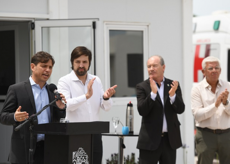 El Gobernador durante la puesta en funcionamiento de la Unidad Modular Salud