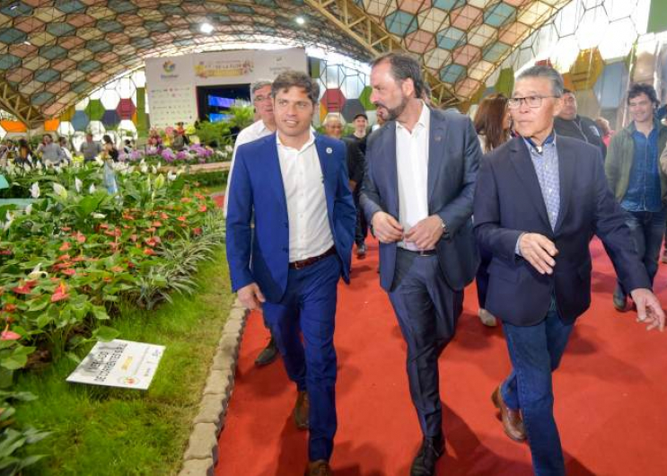 Kicillof visitó la 60° Fiesta Nacional de la Flor