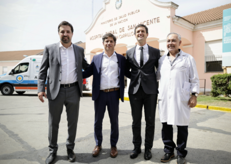 Axel Kicillof, junto al intendente local, Nicolás Mantegazza; el ministro de Salud, Nicolás Kreplak y el director, Roque Matta.