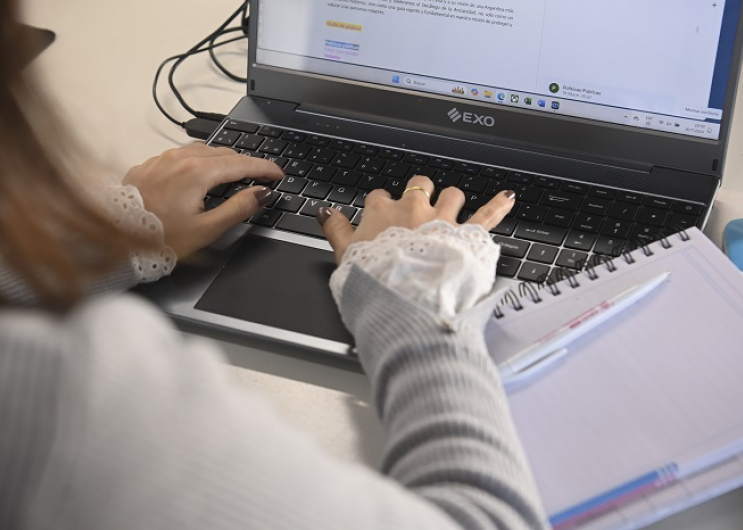 Más de 140 personas participaron de la formación en IA para medios bonaerenses