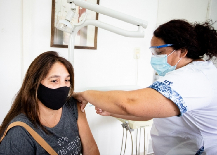 Ya son más de 100 mil los trabajadores y trabajadoras de la salud que recibieron la vacuna contra el Covid-19 en la Provincia