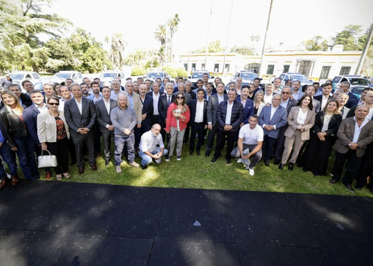 El Gobernador junto a las y los intendentes en la Escuela de la Policía “Juan Vucetich”.