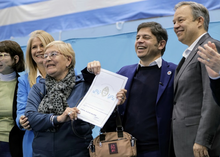 Kicillof y Magario entregaron más de 1.400 escrituras gratuitas
