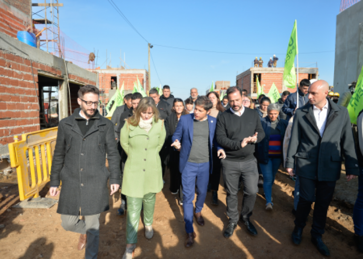 Kicillof recorrió viviendas junto a Sujarchuk, Simone, Di Tullio y Ramil. Kicillof recorrió viviendas junto a Sujarchuk, Simone, Di Tullio y Ramil.
