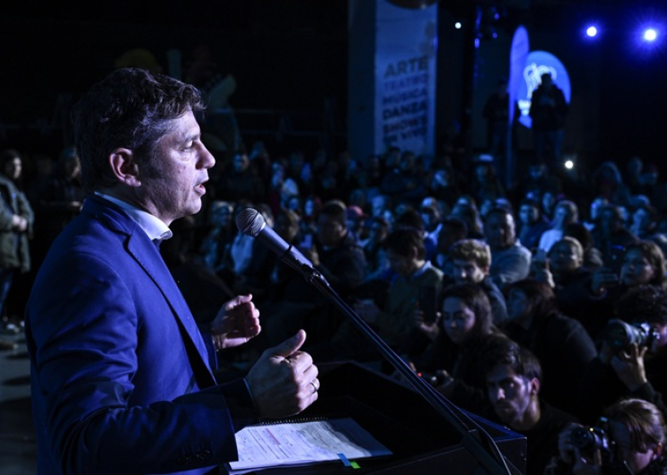 Kicillof entregó nuevos móviles policiales para fortalecer la seguridad 