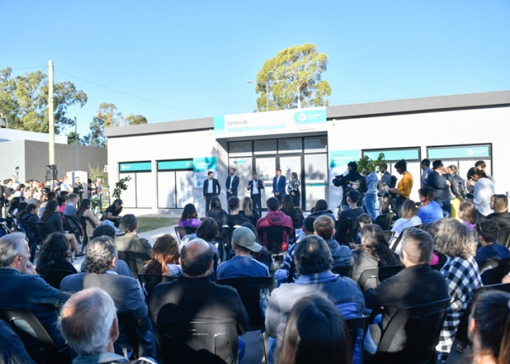 Kicillof inauguró un Centro de Salud Mental Juvenil