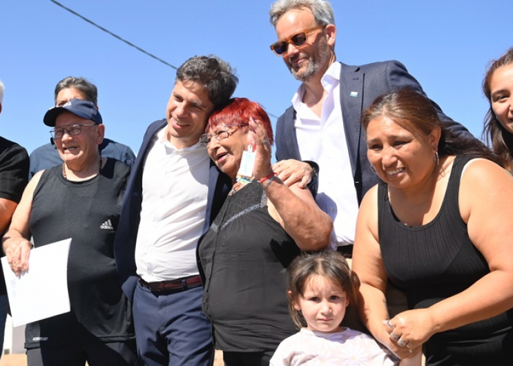 Kicillof entregó viviendas e inauguró un centro universitario Puentes