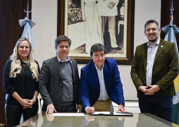 Kicillof y Cuattromo firmaron convenios con municipios para la compra de bienes de capital
