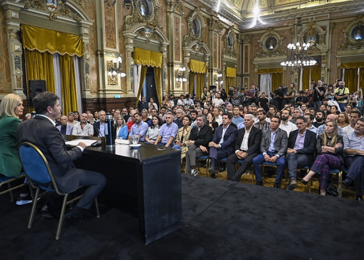 El Gobernador brindó una conferencia de prensa LA PLATA
