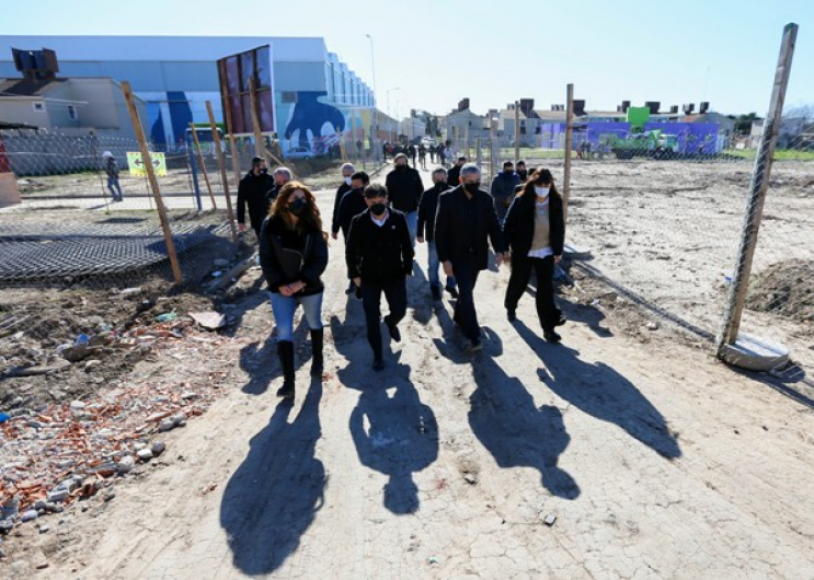 Kicillof en el barrio Villa Azul de Wilde