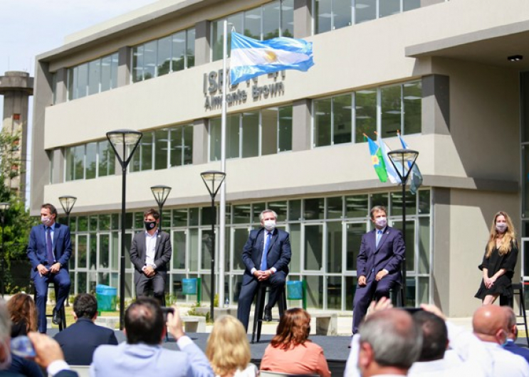 Fernández y Kicillof inauguraron el nuevo edificio de un instituto de formación docente