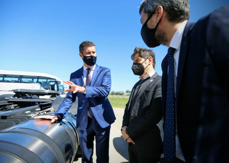 Axel Kicillof visitó la planta de Gas Natural Licuado (GNL) de la empresa Buquebus