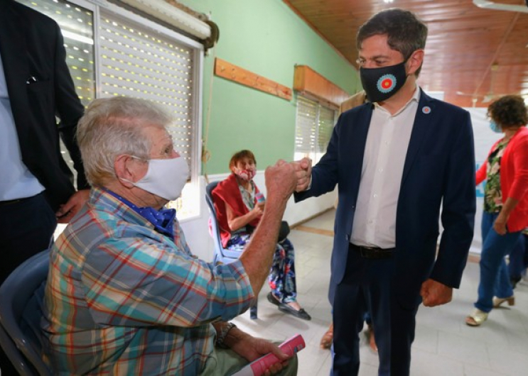 Kicillof visitó un operativo de vacunación en Magdalena