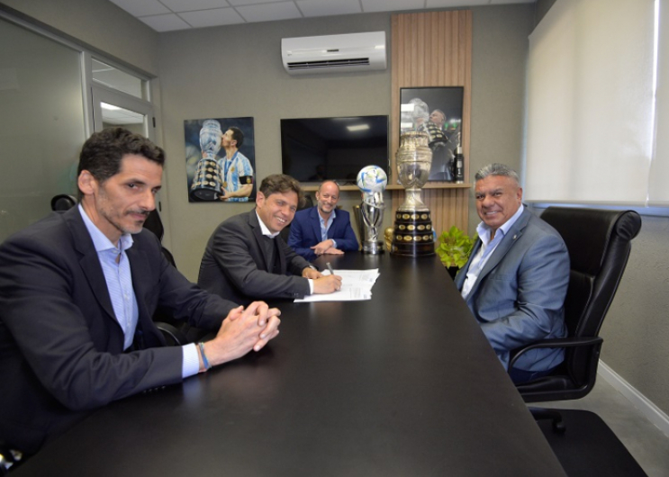El acuerdo fue suscripto por el gobernador Axel Kicillof y el presidente de la asociación, Claudio Tapia. Ezeiza