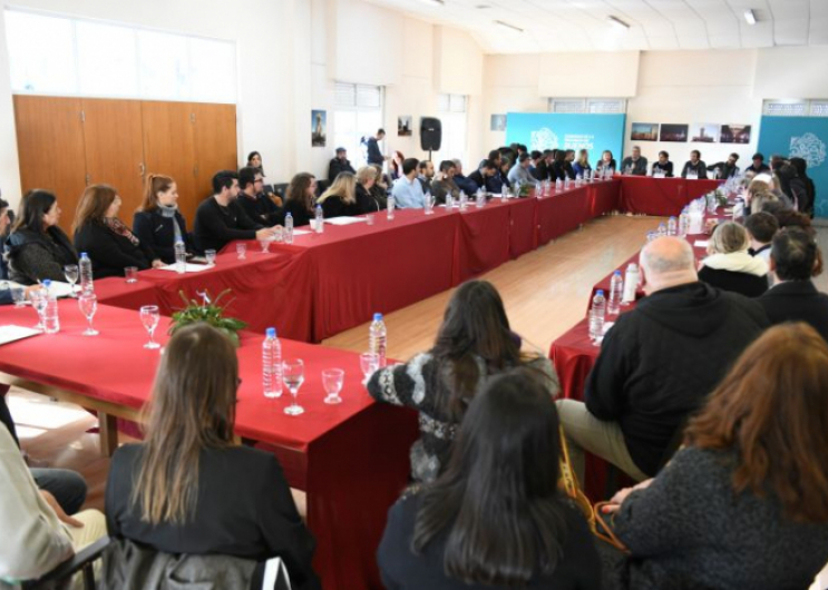 Kicillof se reunió con representantes de la producción y el turismo en Carhué