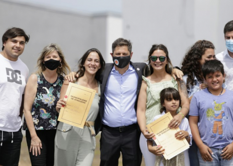 Kicillof encabezó la entrega de 57 viviendas en el predio El Embarcadero