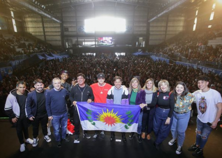 Kicillof y Espinoza participaron de un festival junto a miles de estudiantes inscriptos al programa “Viaje de Fin de Curso”