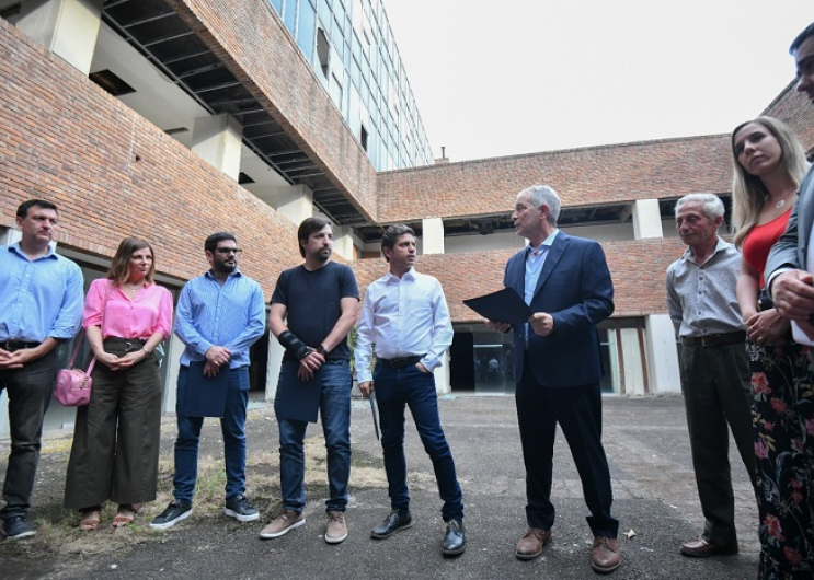 Kicillof encabezó el traspaso del edificio del ex Centro Oncológico de Excelencia al Ministerio de Salud