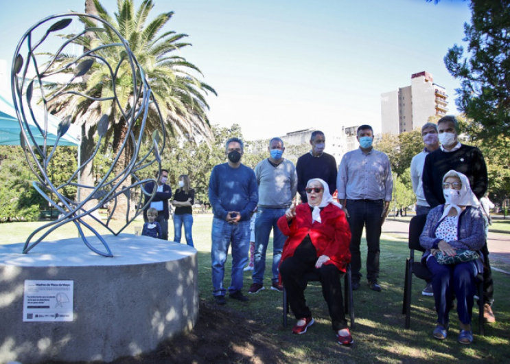 Homenaje a las Madres de Plaza de Mayo