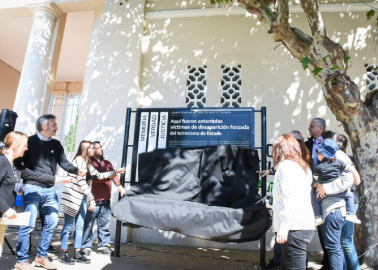 Señalización del Cementerio Municipal de Monte Grande