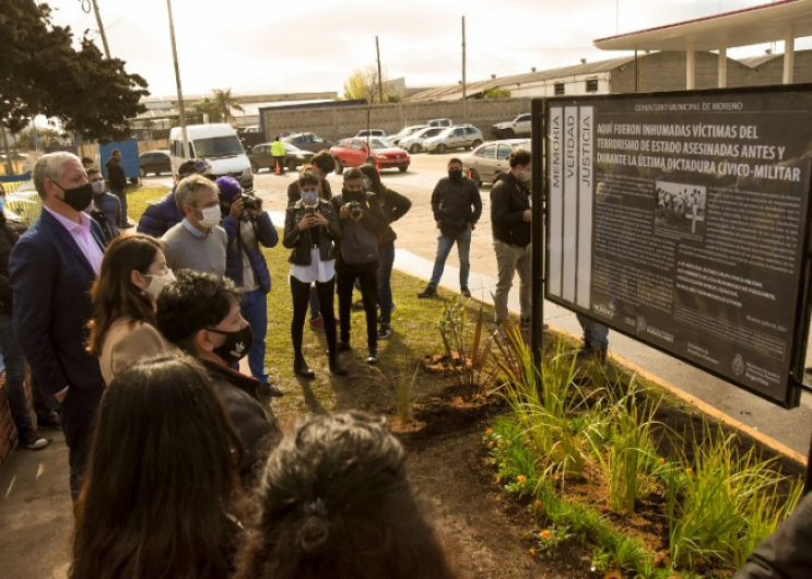 Señalización cementerio moreno
