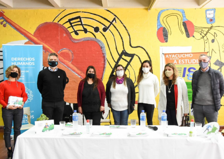 Presentación de Una Heroína con Pañuelo en Ayacucho