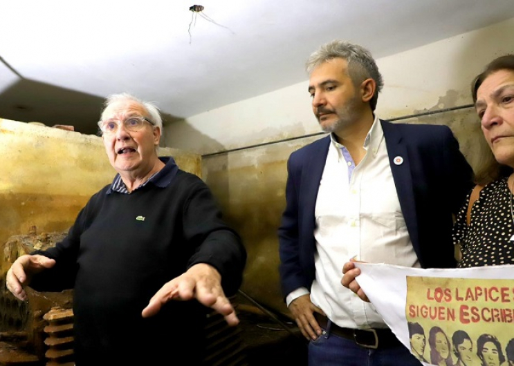 SOBREVIVIENTES INSPECCIONARON EL POZO DE BANFIELD Y RECLAMARON EL CESE DE LAS DOMICILIARIAS