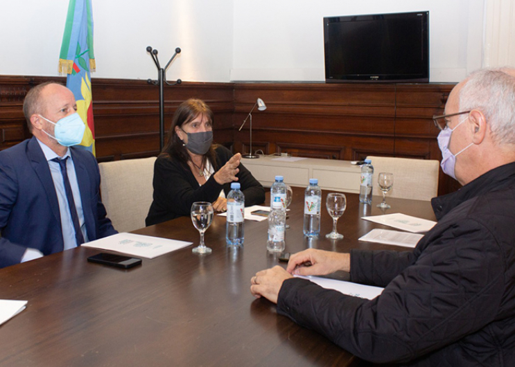 Teresa García junto a Martín Insaurralde y Daniel Gollán