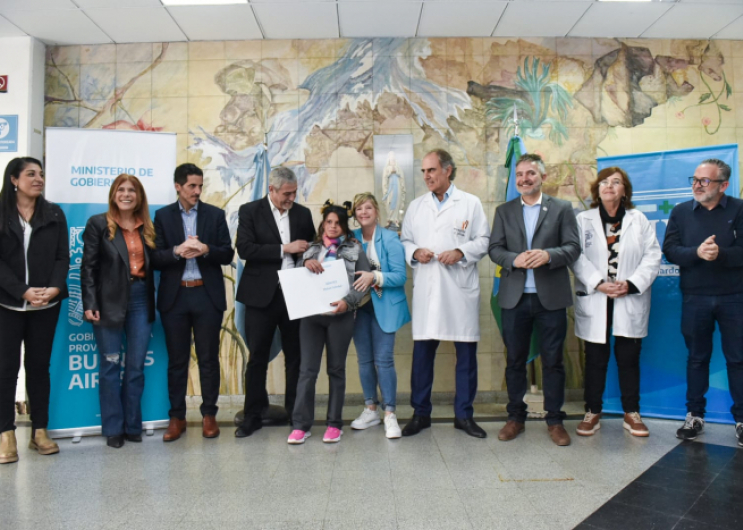 Alvarez Rodríguez y Ferraresi entregaron actas de nacimiento en Avellaneda