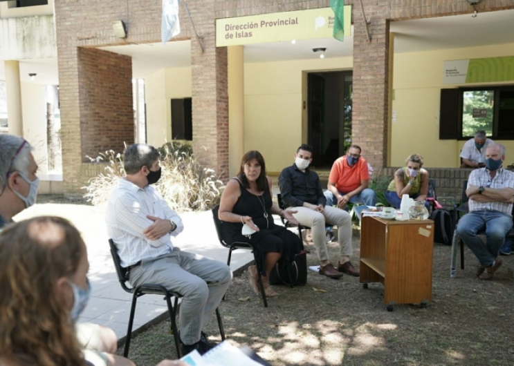 La ministra de Gobierno, María Teresa García, en la Dirección Provincial de Islas
