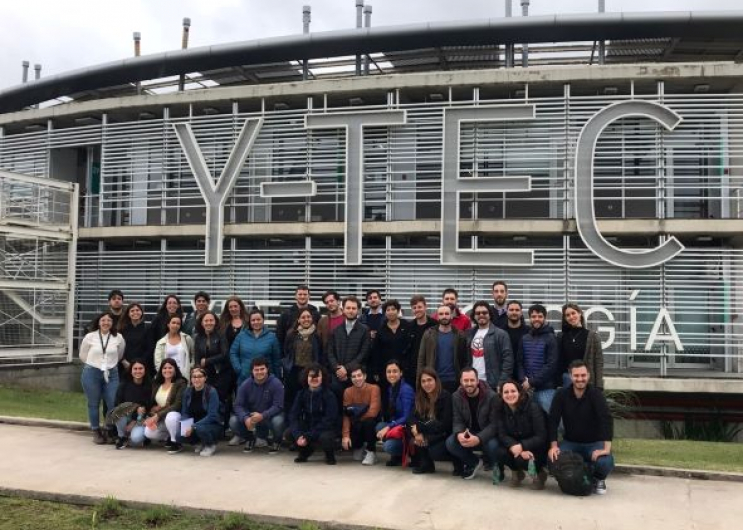 Jóvenes visitaron el Astillero Río Santiago y la sede de Y-TEC en Berisso