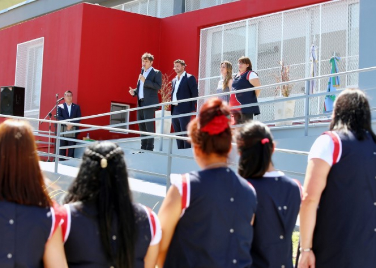 El gobernador de la provincia de Buenos Aires, Axel Kicillof, participó de la inauguración del jardín maternal municipal El Abro