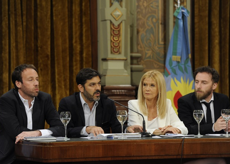 La vicegobernadora Verónica Magario, el jefe de Gabinete, Carlos Bianco, y el ministro de Hacienda y Finanzas, Pablo López.