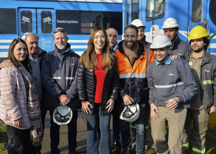 La gobernadora de la provincia de Buenos Aires, María Eugenia Vidal, recorrió esta mañana un taller ferroviario.