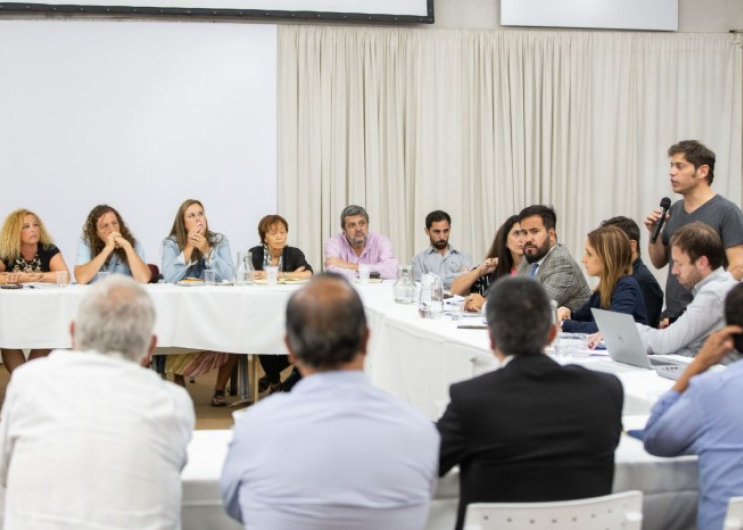 El Gobierno bonaerense inició las primeras reuniones técnicas con los gremios docentes y estatales con el objetivo de alcanzar u