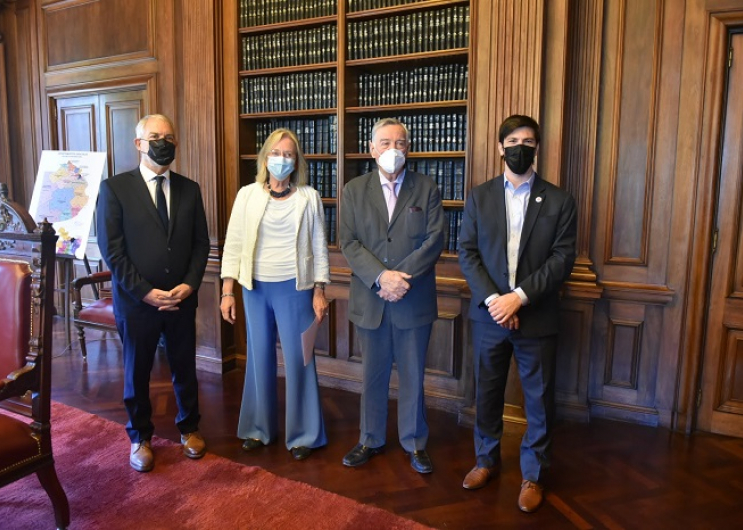 Thea y Alak con autoridades de la Suprema Corte