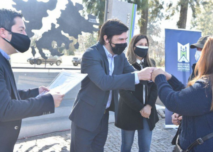 Thea entregó títulos a familias de José C. Paz, Malvinas Argentinas y San Miguel