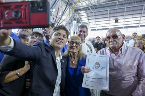 KICILLOF ENTREGÓ 430 ESCRITURAS GRATUITAS A FAMILIAS DE MORÓN