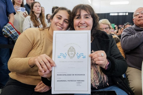 Kicillof entregó escrituras en Rivadavia